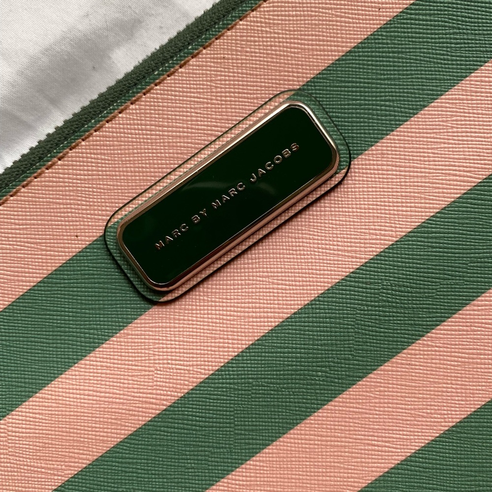 Marc Jacob’s Tablet Sleeve - Picture 2 of 7